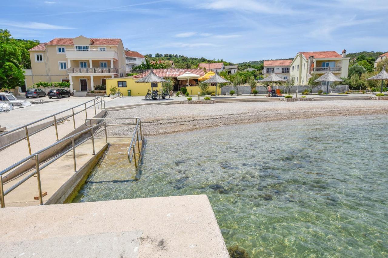 Apartment L And S On The Beach Ugrinici Dış mekan fotoğraf