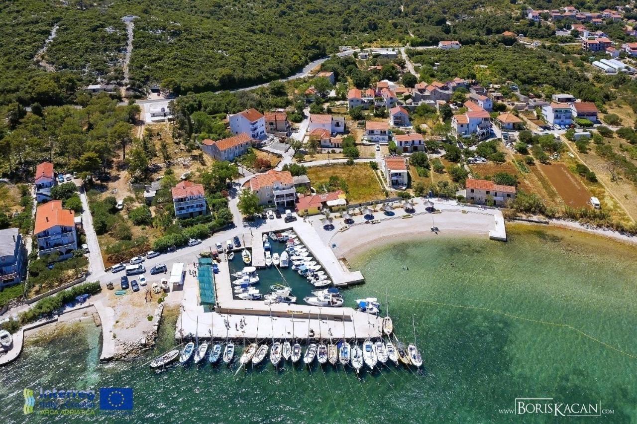 Apartment L And S On The Beach Ugrinici Dış mekan fotoğraf
