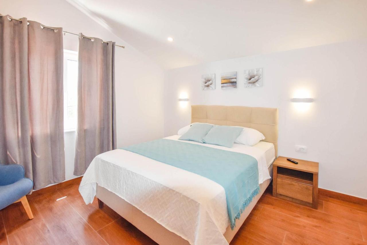 Apartment L And S On The Beach Ugrinici Dış mekan fotoğraf